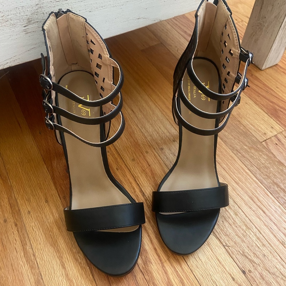19v69 Italia Heels
